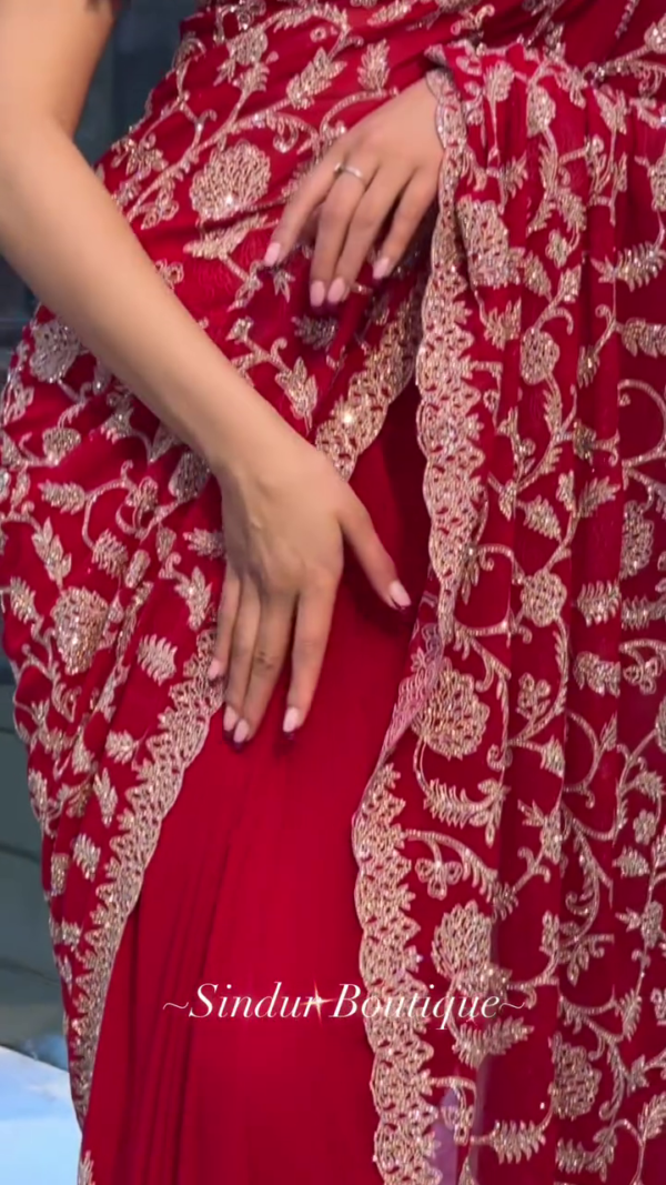 ✨ Exquisite Banarasi Silk Saree – A Timeless Treasure! ✨ - Image 4