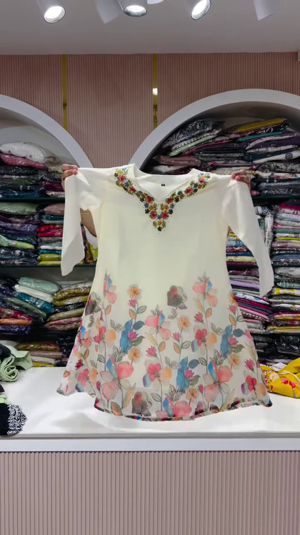 Elegant Off-White Floral Embroidered Kurti Set - Image 2